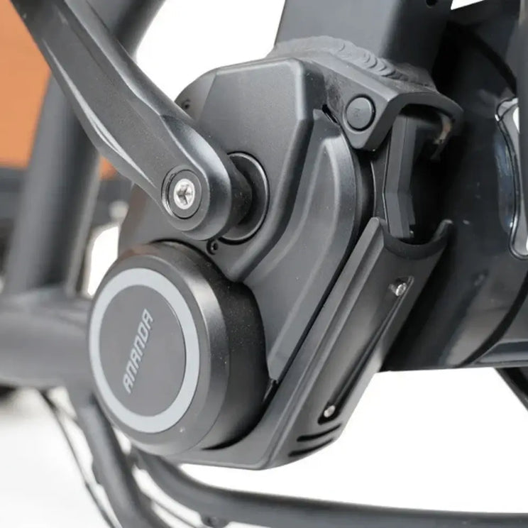 Detailed close-up of the Ananda mid-drive electric motor on the Aitour Family S, designed to provide powerful pedal assistance for heavy loads.