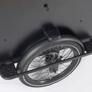 Rear wheel with side step, guard and disc brake on the Aitour Electric Cargo Bike Starter 250W.