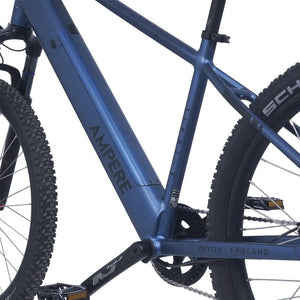 Close-up of the Ampere X-Trail stone blue aluminium frame and integrated battery.