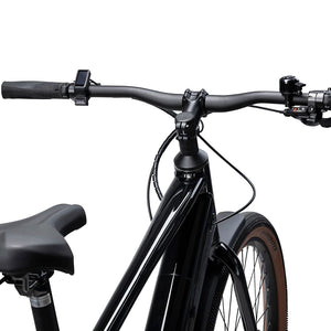 Swept handlebar with display, bell and gear shifter above the glossy black Batribike Route X frame