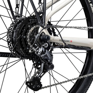 Shimano CUES rear derailleur and cassette on the cream Batribike SUV S with Promovec hub motor