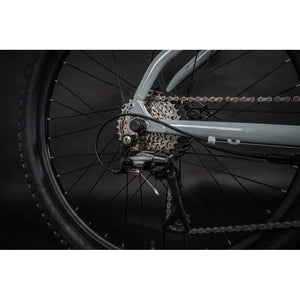 Rear derailleur and cassette of the Claud Butler Ridge 1.0 electric mountain bike 250W 2025 for smooth off-road gear shifting.