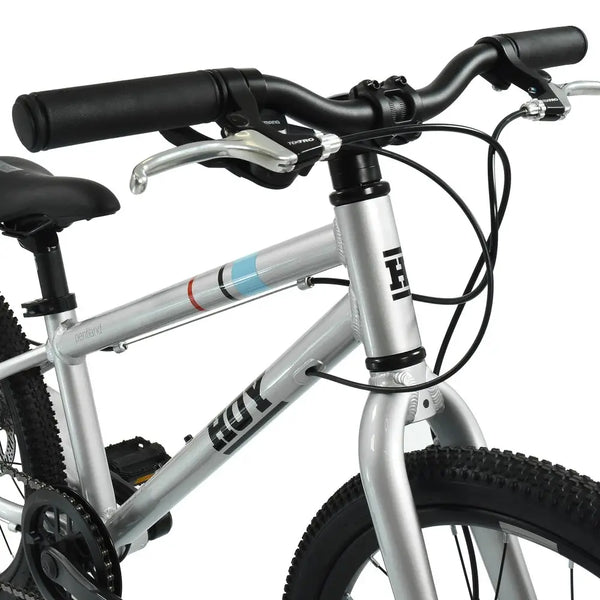 View of the handlebars, Tektro brake levers, and HOY logo on the Pentland's frame head tube.