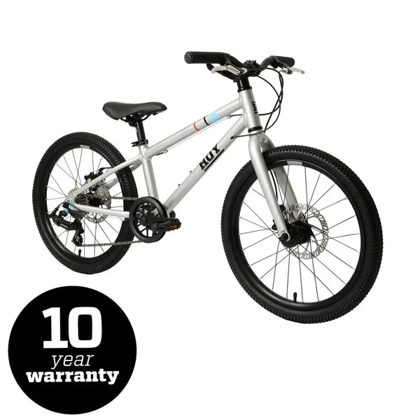 Front view of the HOY Pentland kids bike, featuring a 10-year warranty badge and disc brakes.