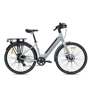 Full side view of the light grey Hygge Nivø commuter electric bike with a low-step frame and rear rack.