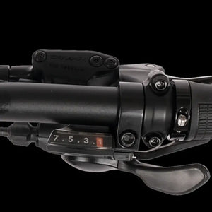 7-speed gear shifter on Hygge Vester electric bike handlebar, designed for smooth and precise gear changes.