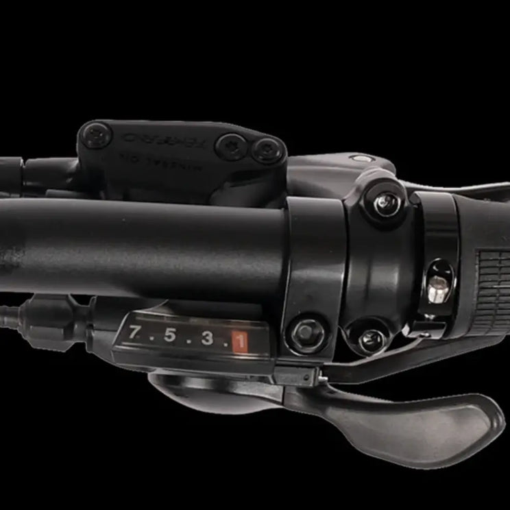 7-speed gear shifter on Hygge Vester electric bike handlebar, designed for smooth and precise gear changes.