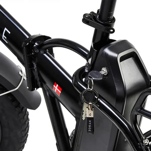 Close-up of Hygge Vester electric bike battery and frame with key lock system integrated into folding design.