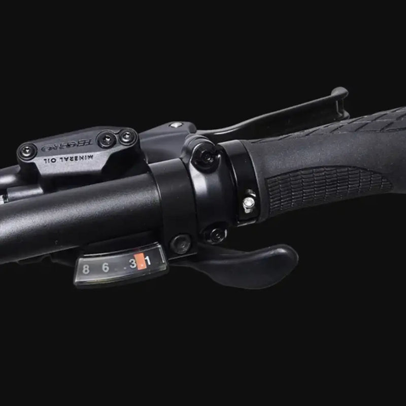 The handlebar and gear shifter on the Hygge Virum Folding Electric Bike.