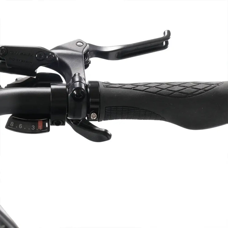 Hygge Virum electric bike handlebar grip and brake lever detail for precise control and comfortable riding.