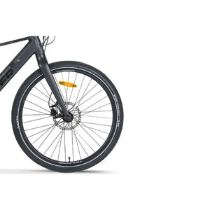 Front wheel and tyre of Wisper Tailwind City Crossbar E-Bike with disc brake and reflective strip